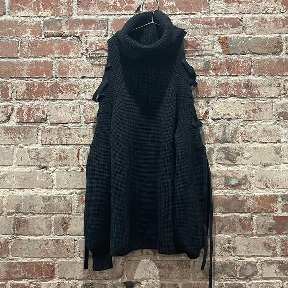 Alice + Olivia Izetta Open Shoulder Turtleneck in Black Size XS - Picture 6 of 11